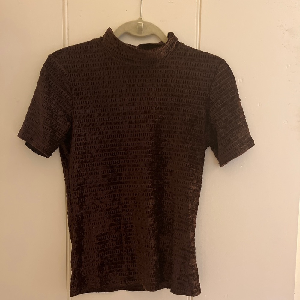 Vintage mock neck brown shirt sleeve top